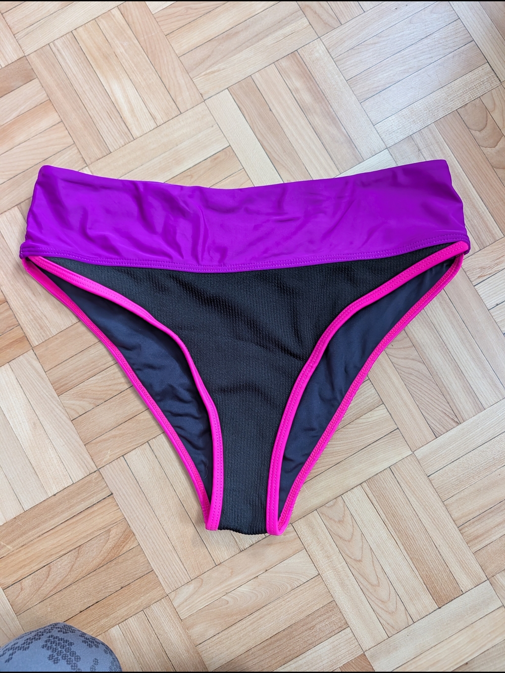 Reversible-Style Bikini Bottom in Magenta and Black